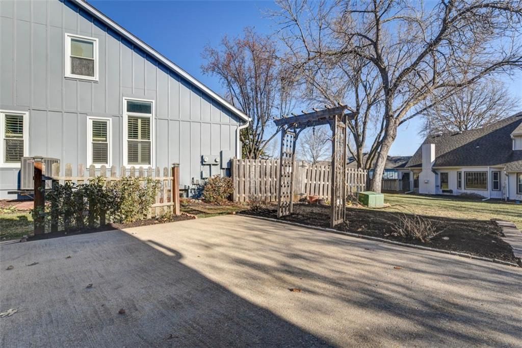 12019 England Street — photo 34