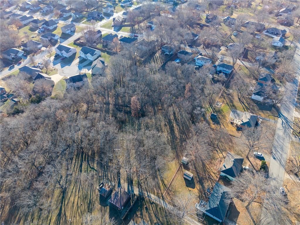 Lexington Road — photo 8