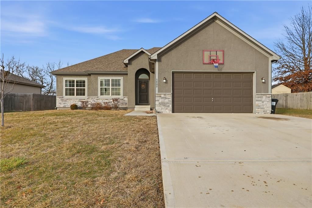 1402 SW 8th Terrace, Oak Grove, MO