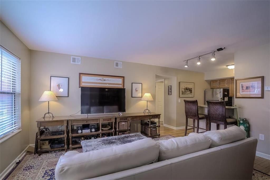 935 Washington Street — photo 3