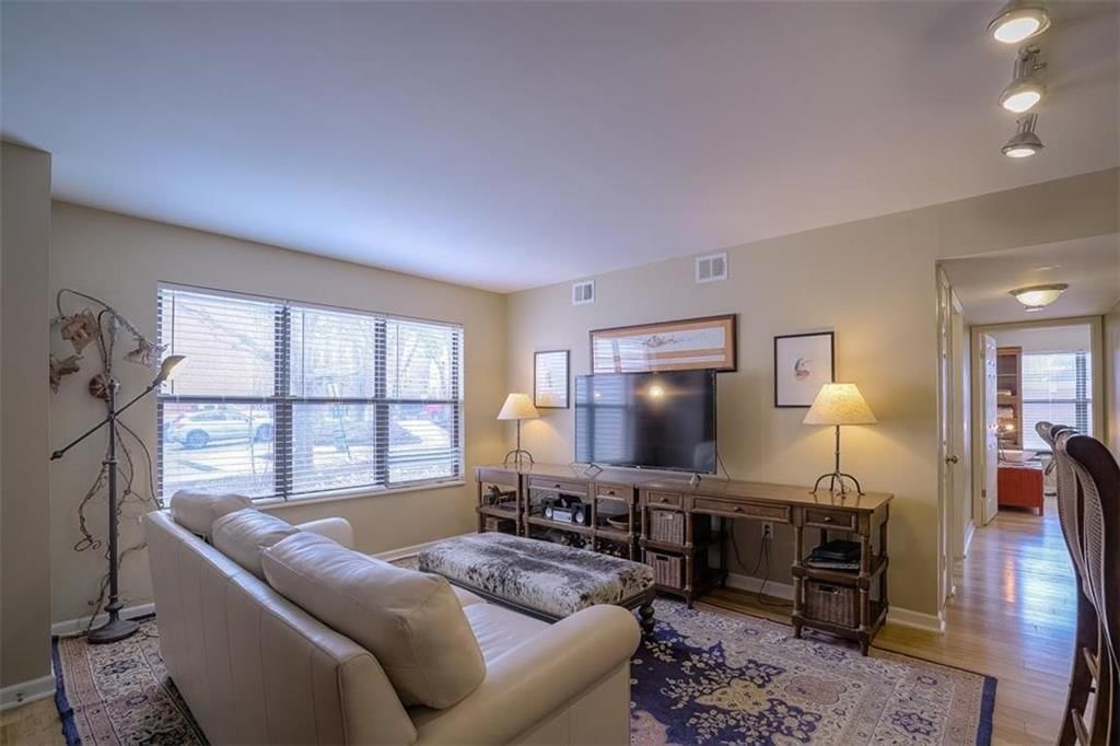 935 Washington Street — photo 4