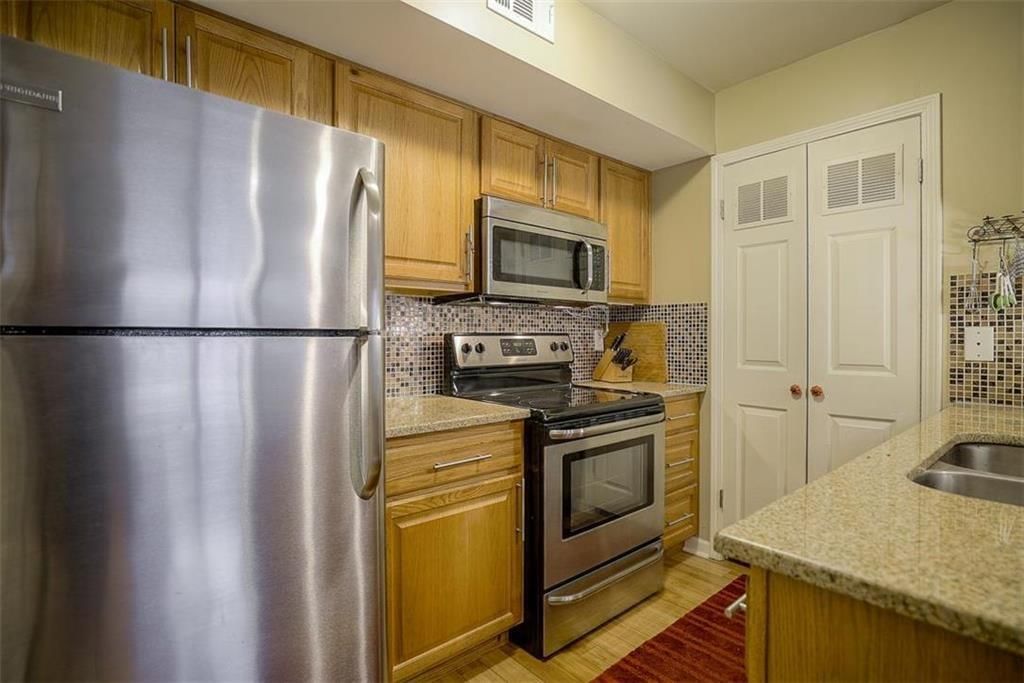 935 Washington Street — photo 6