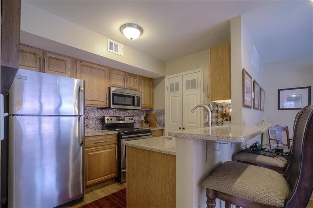 935 Washington Street — photo 8