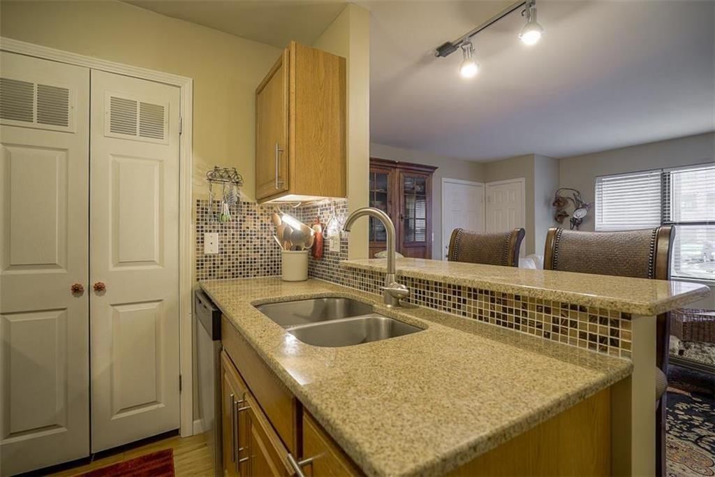 935 Washington Street — photo 9