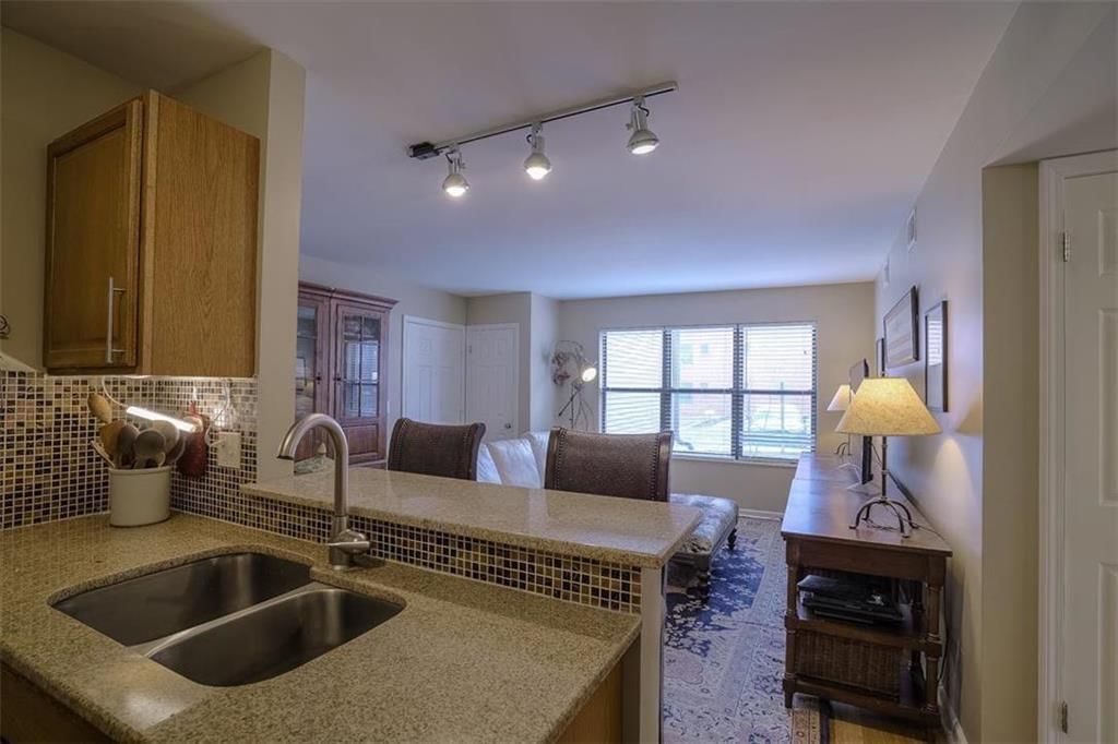 935 Washington Street — photo 10
