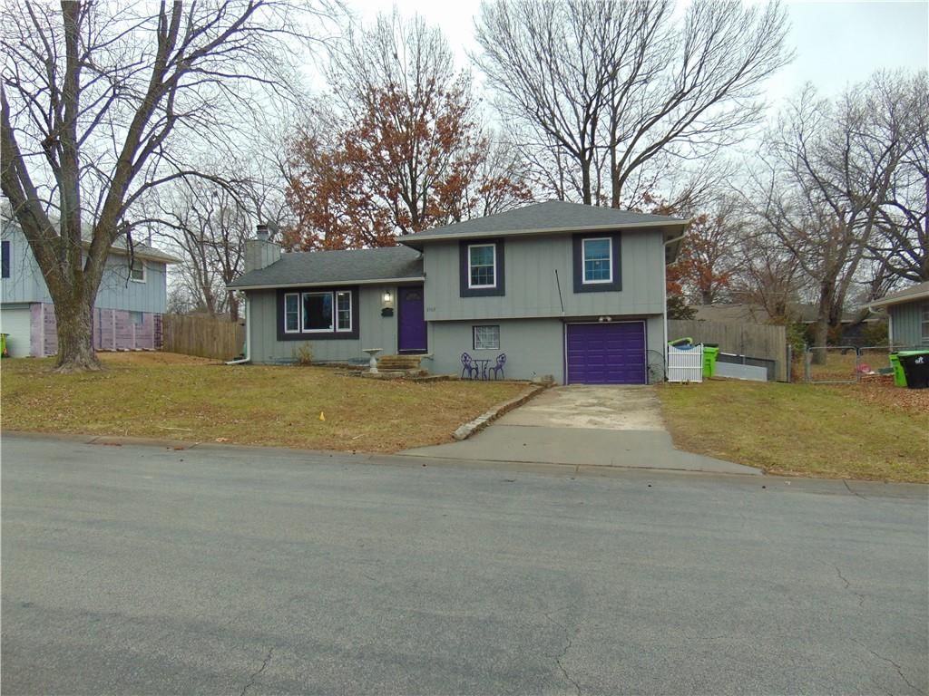 2103 Ridgewood Road, Harrisonville, MO