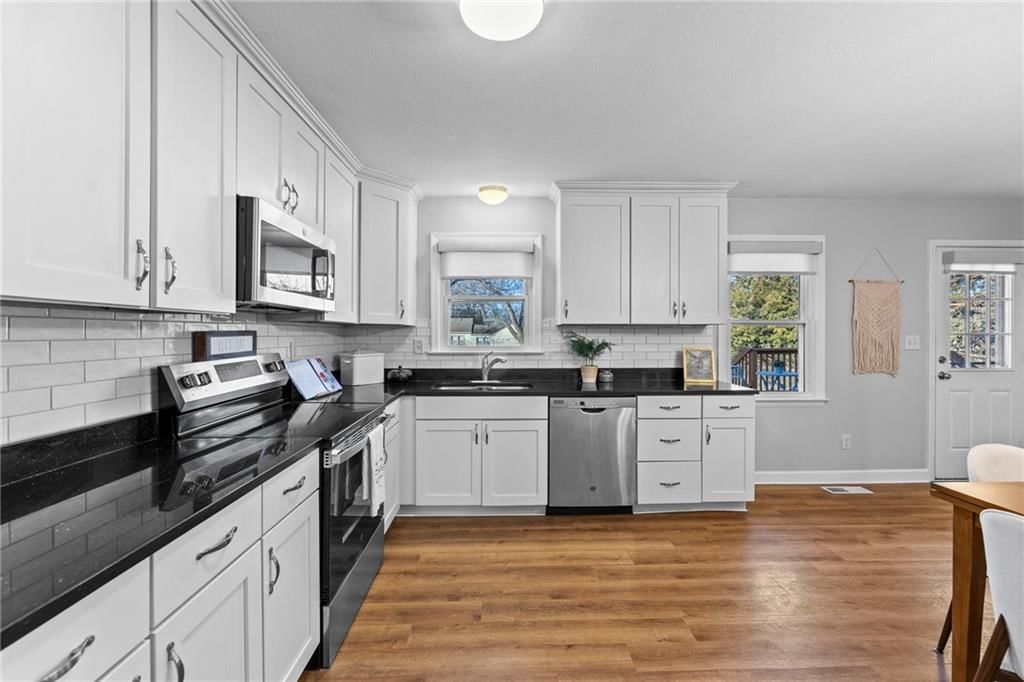 8534 Stearns Avenue — photo 11