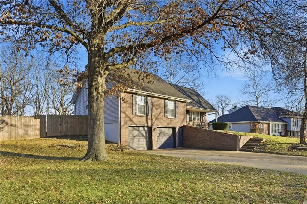 6757 N Garfield Avenue — photo 3