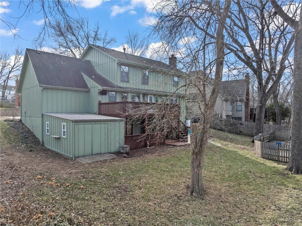 16318 W Briarwood Court — photo 37