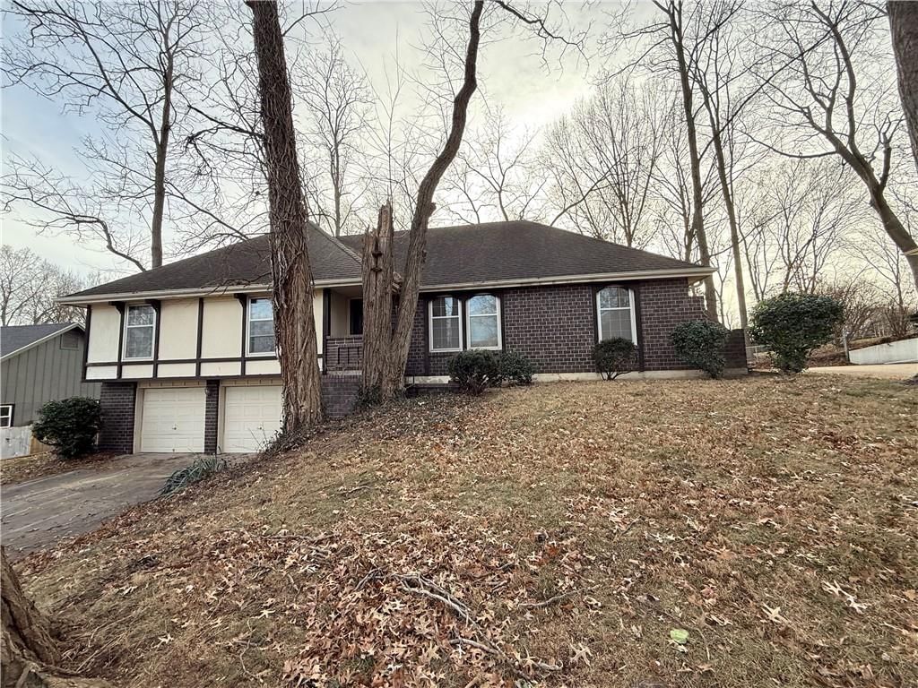 7026 Lakeshore Drive, Raytown, MO