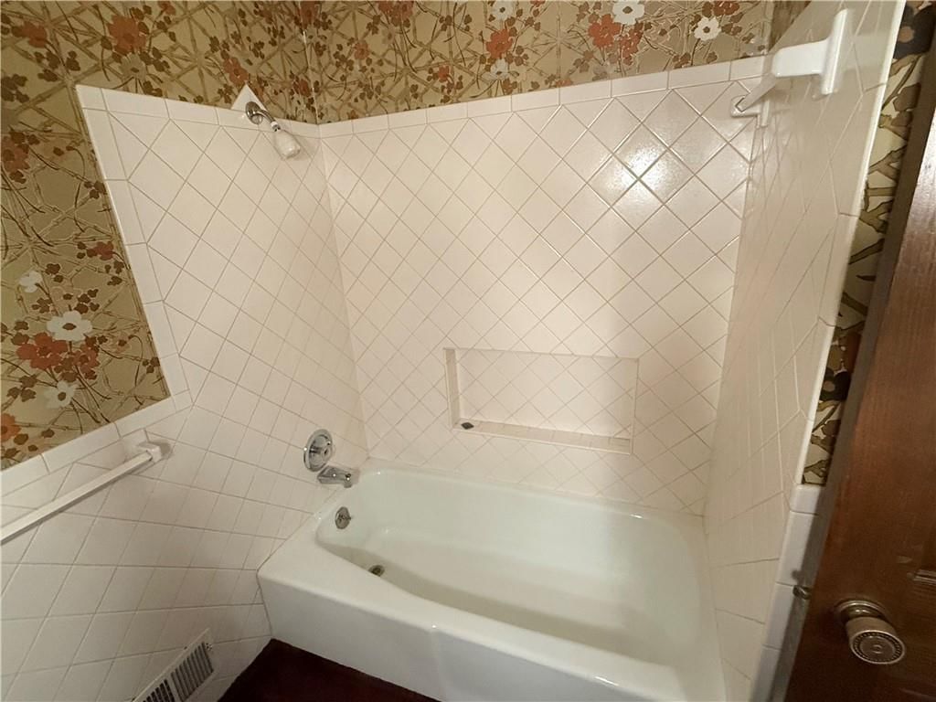 7026 Lakeshore Drive — photo 11