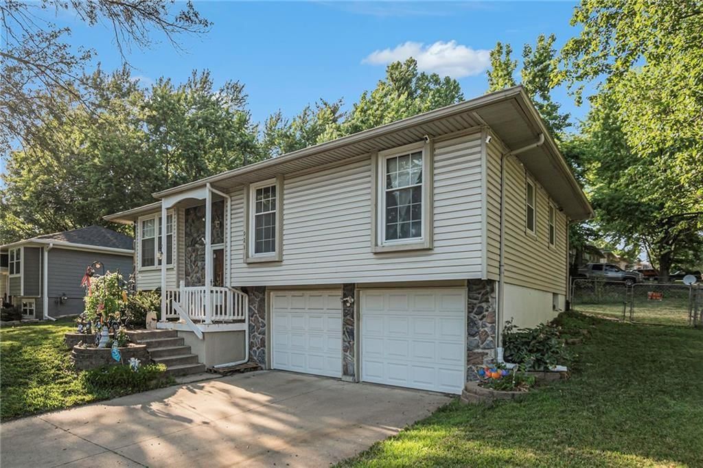 921 NE Locust Drive — photo 2