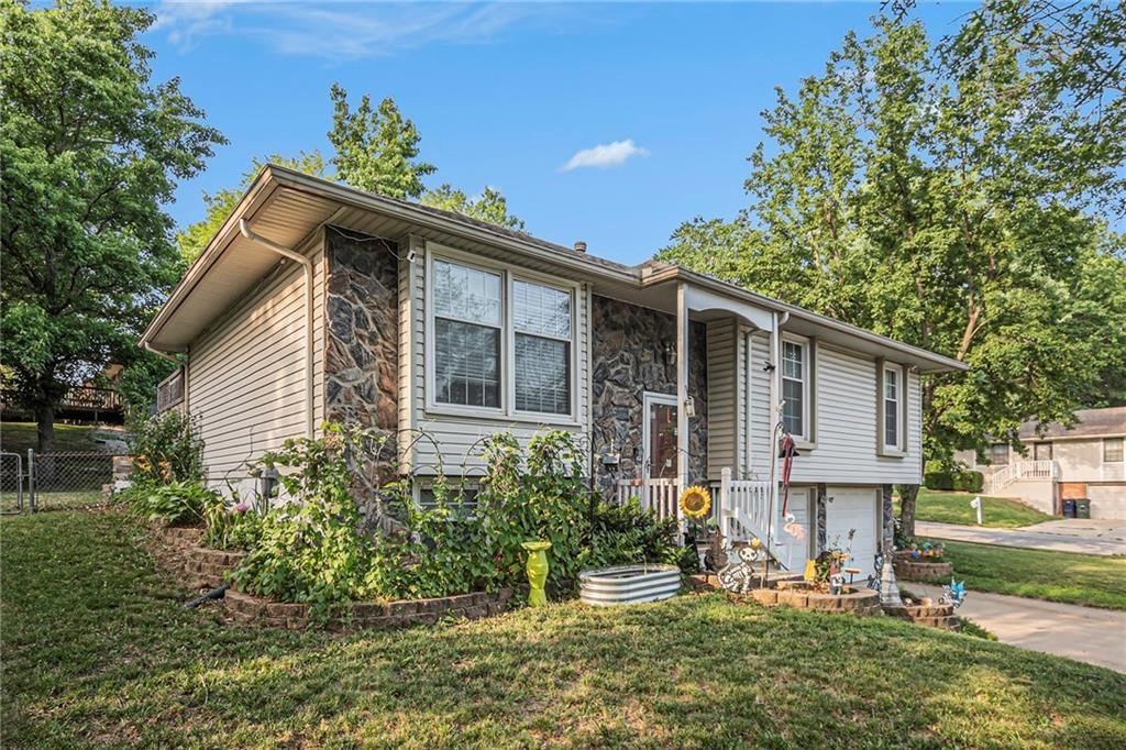 921 NE Locust Drive — photo 3