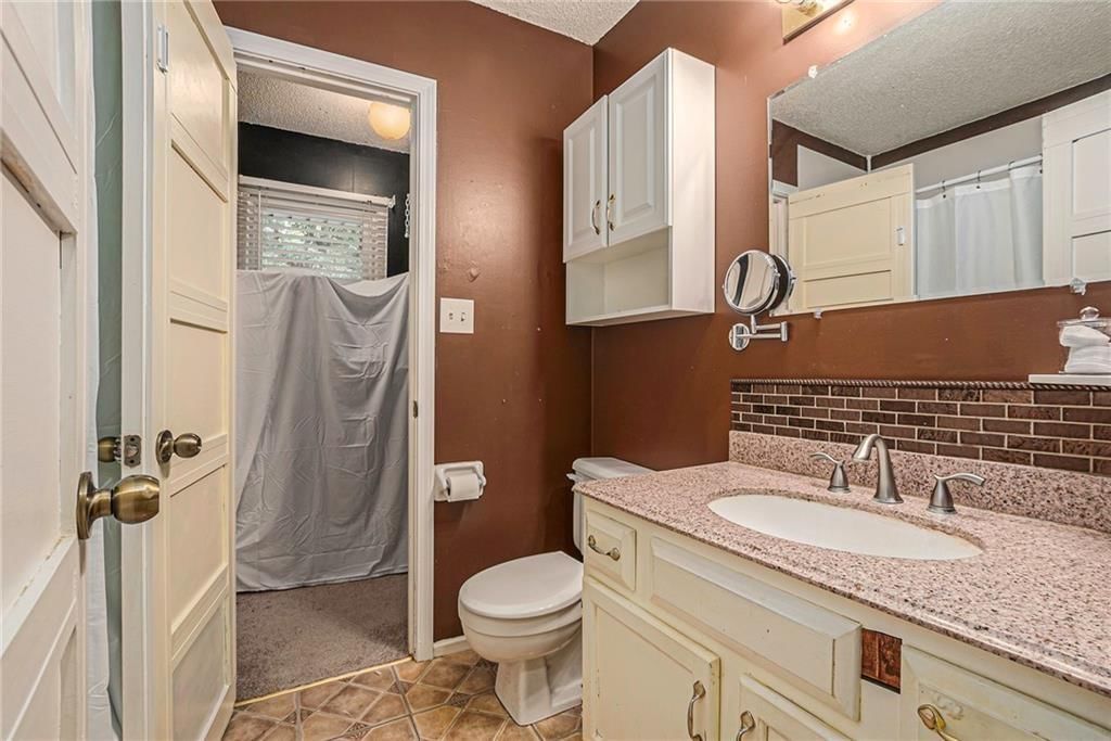 921 NE Locust Drive — photo 16
