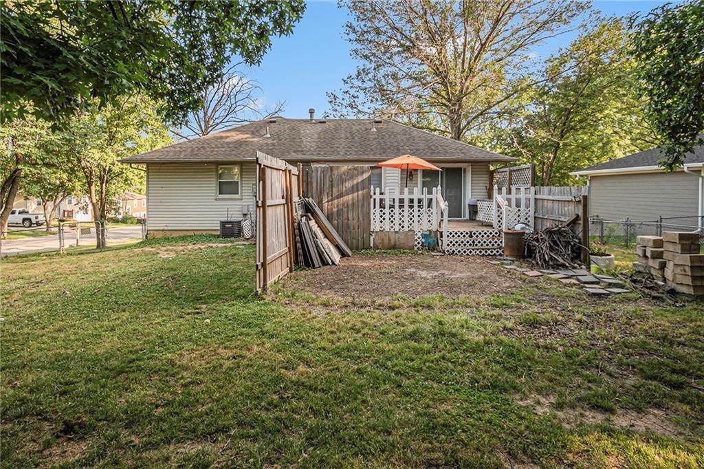 921 NE Locust Drive — photo 31
