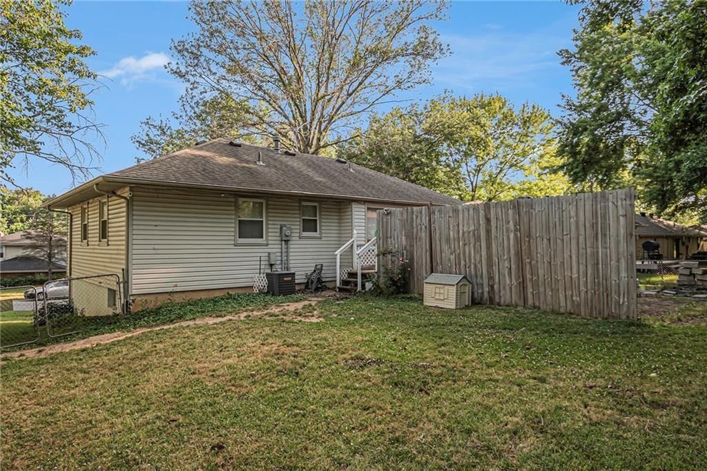 921 NE Locust Drive — photo 33