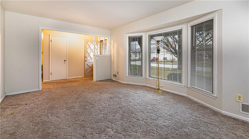 315 N Woodson Drive — photo 3