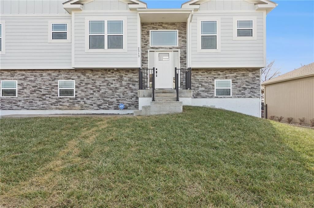 2313 Burris Drive — photo 2