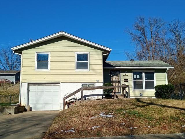 3912 E 47th Terrace — photo 1