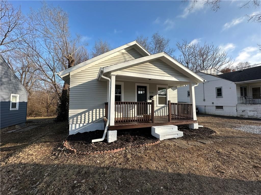 1215 S Pleasant Street — photo 2
