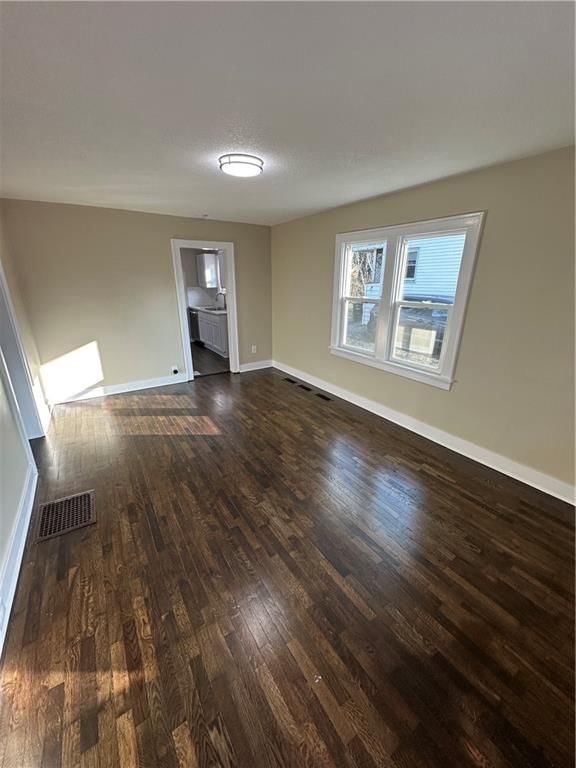1215 S Pleasant Street — photo 3