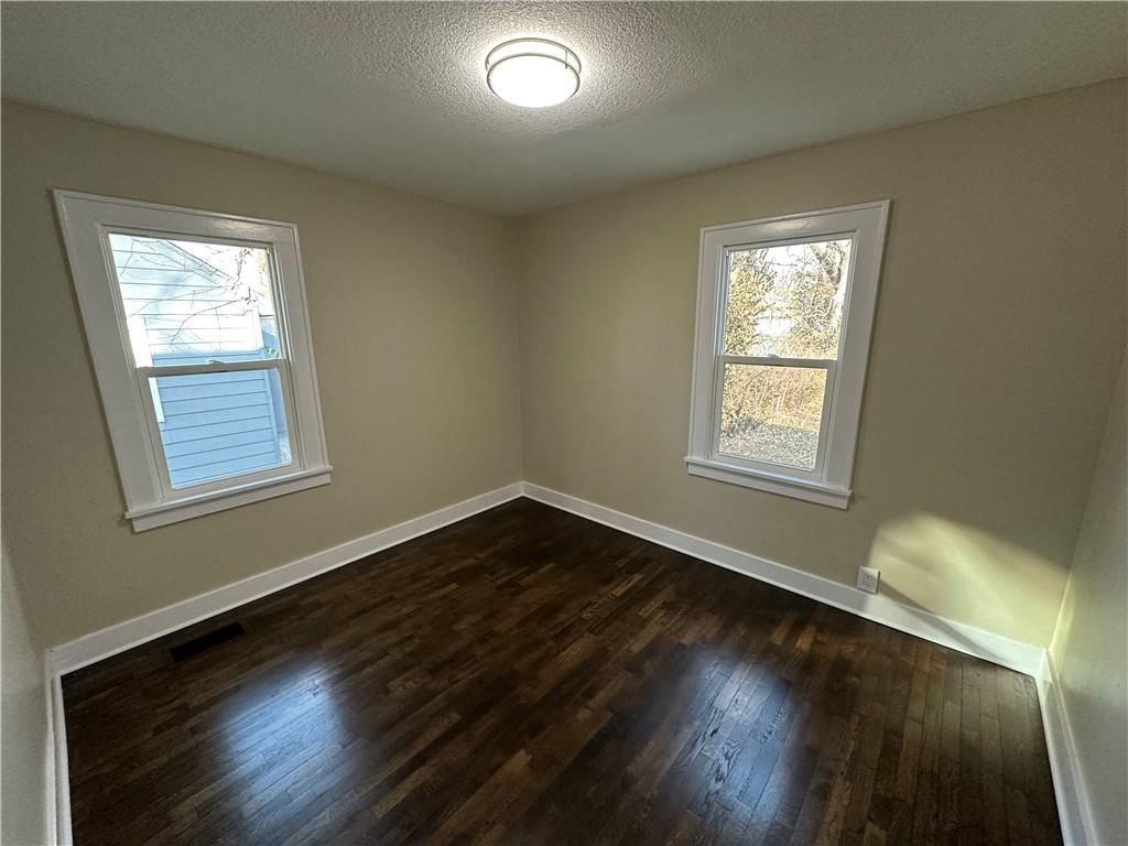 1215 S Pleasant Street — photo 8