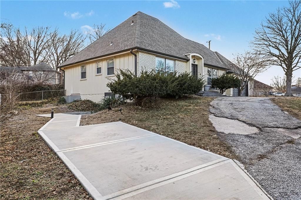12414 Valley Brook Drive — photo 3