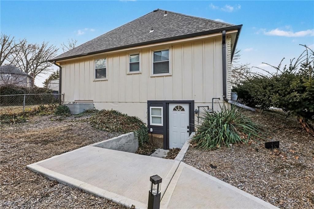 12414 Valley Brook Drive — photo 4