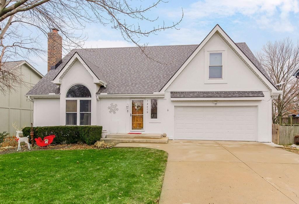 12479 S Twilight Lane, Olathe, KS