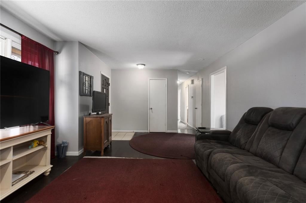 2706 Maple Avenue — photo 8