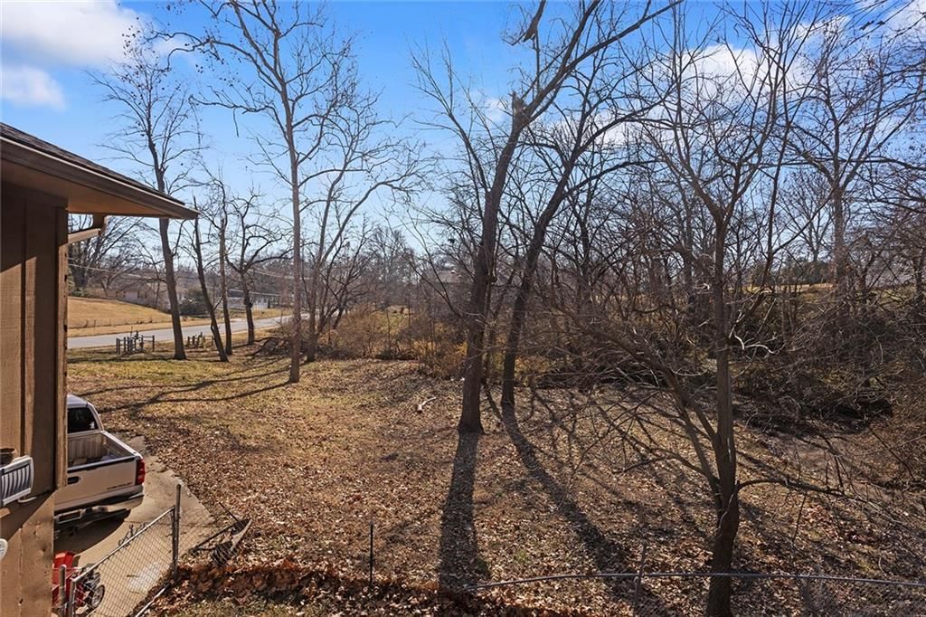 2706 Maple Avenue — photo 17