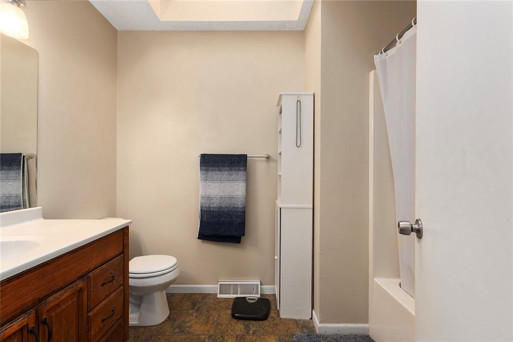 2706 Maple Avenue — photo 29