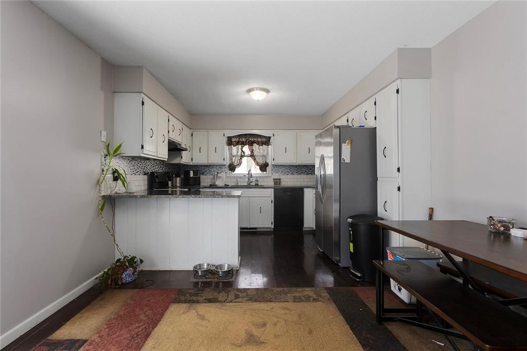 2706 Maple Avenue — photo 36