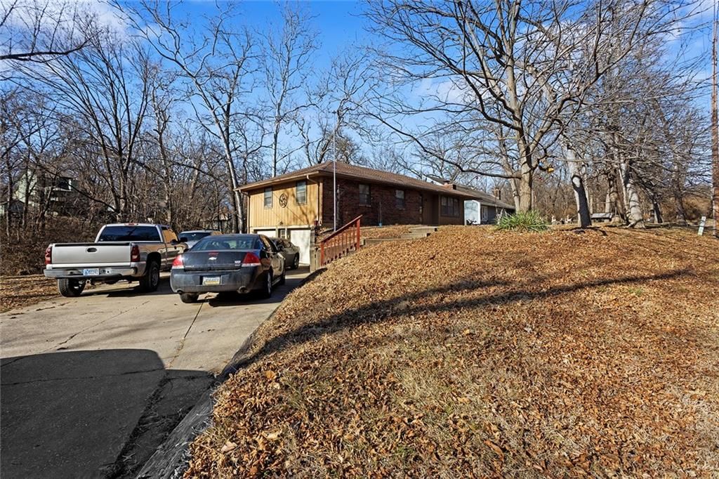 2706 Maple Avenue — photo 38