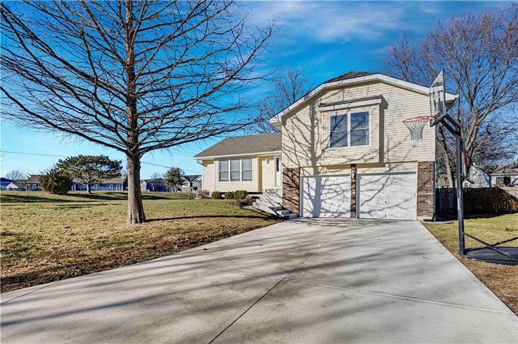 1300 E 153rd Street, Olathe, KS