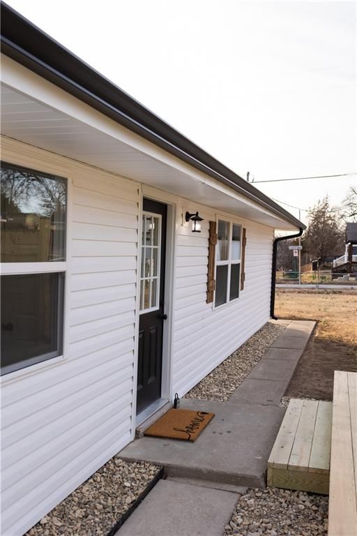 129 N Neconi Avenue — photo 6