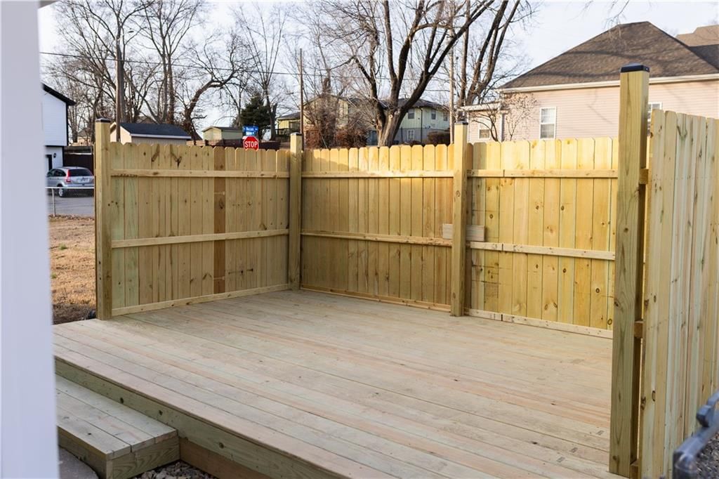 129 N Neconi Avenue — photo 10