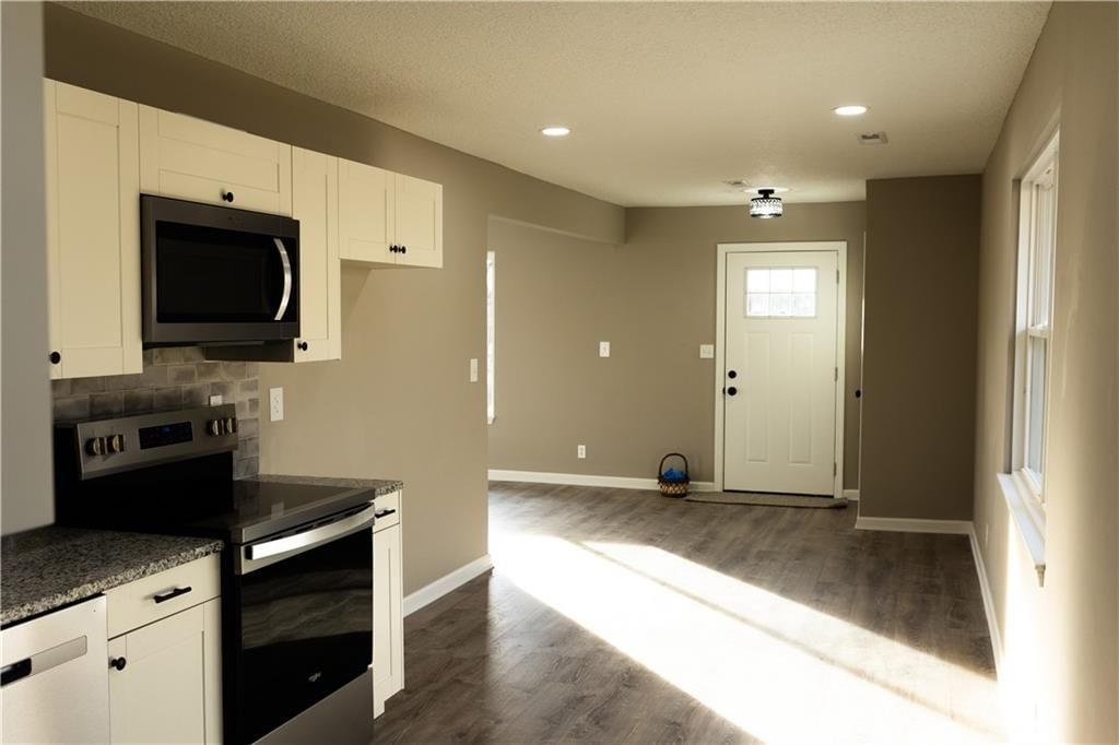 129 N Neconi Avenue — photo 16