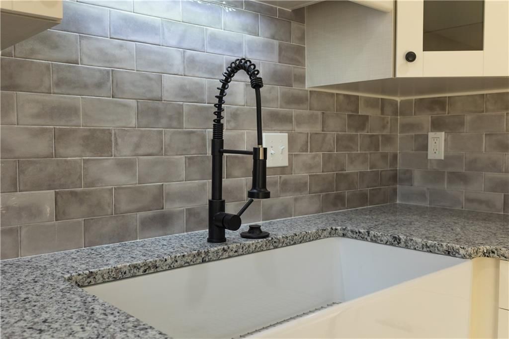 129 N Neconi Avenue — photo 17