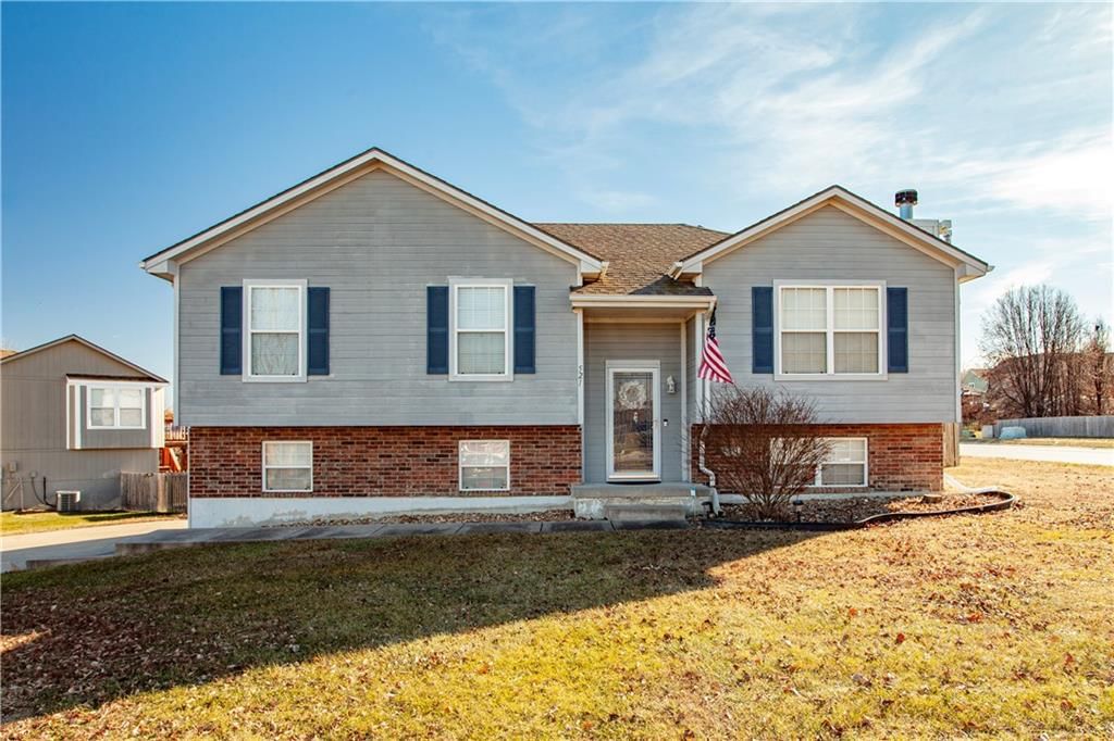 521 SW Lakeview Drive — photo 3