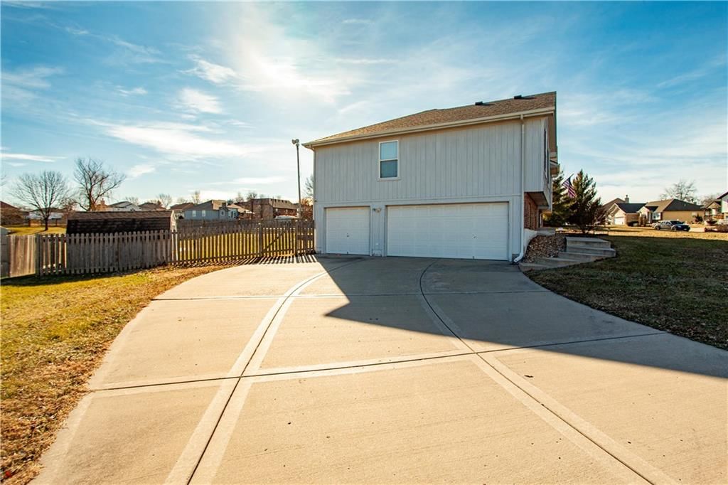 521 SW Lakeview Drive — photo 4