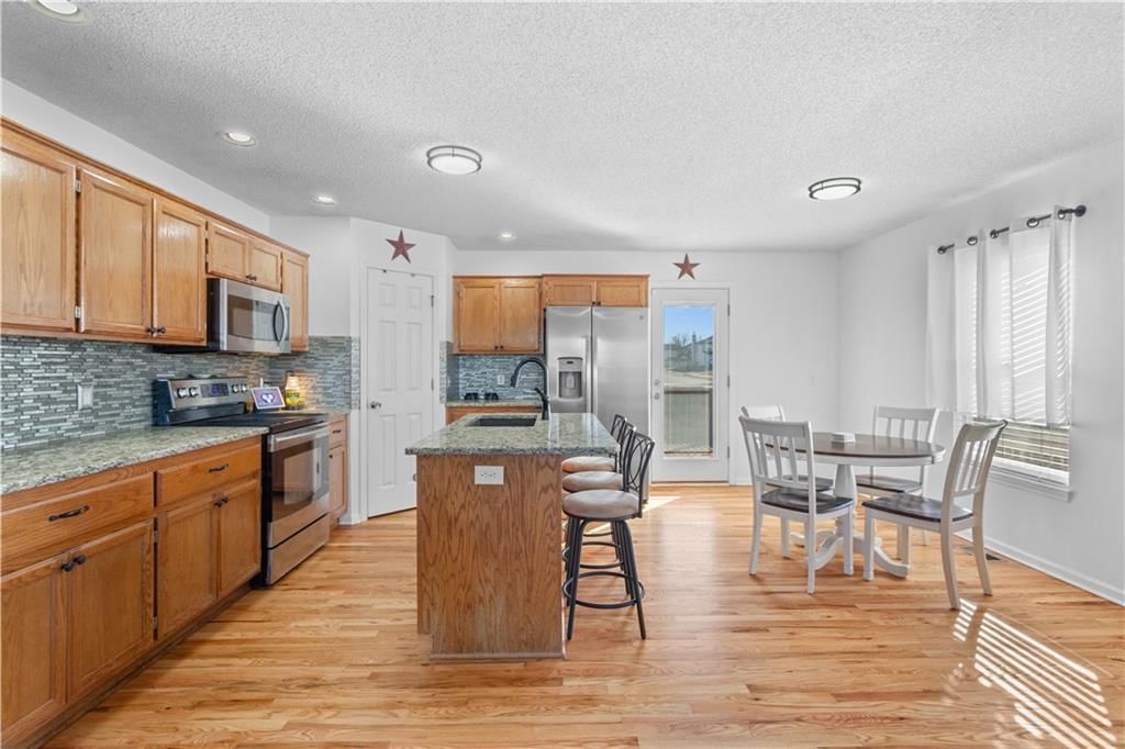 521 SW Lakeview Drive — photo 5