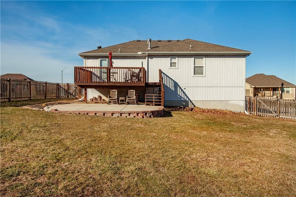521 SW Lakeview Drive — photo 7