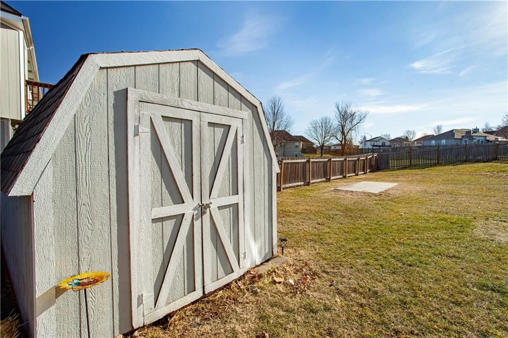521 SW Lakeview Drive — photo 8