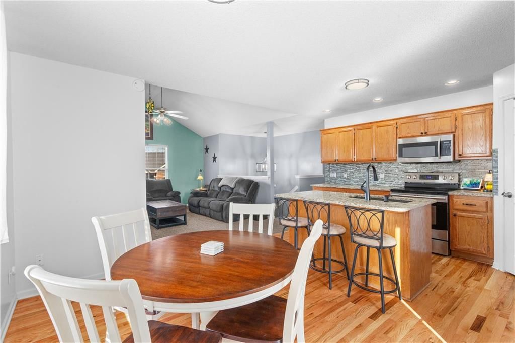 521 SW Lakeview Drive — photo 16