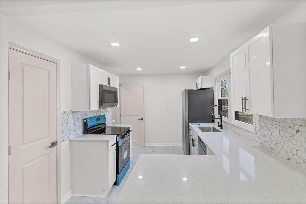 1223 W 32nd Street — photo 10