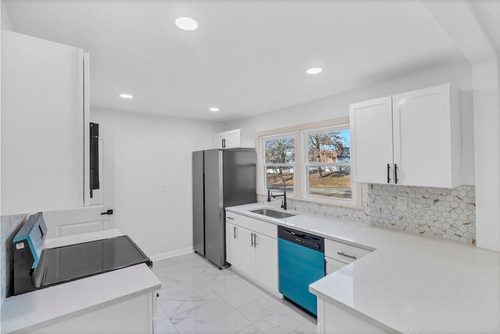 1223 W 32nd Street — photo 11