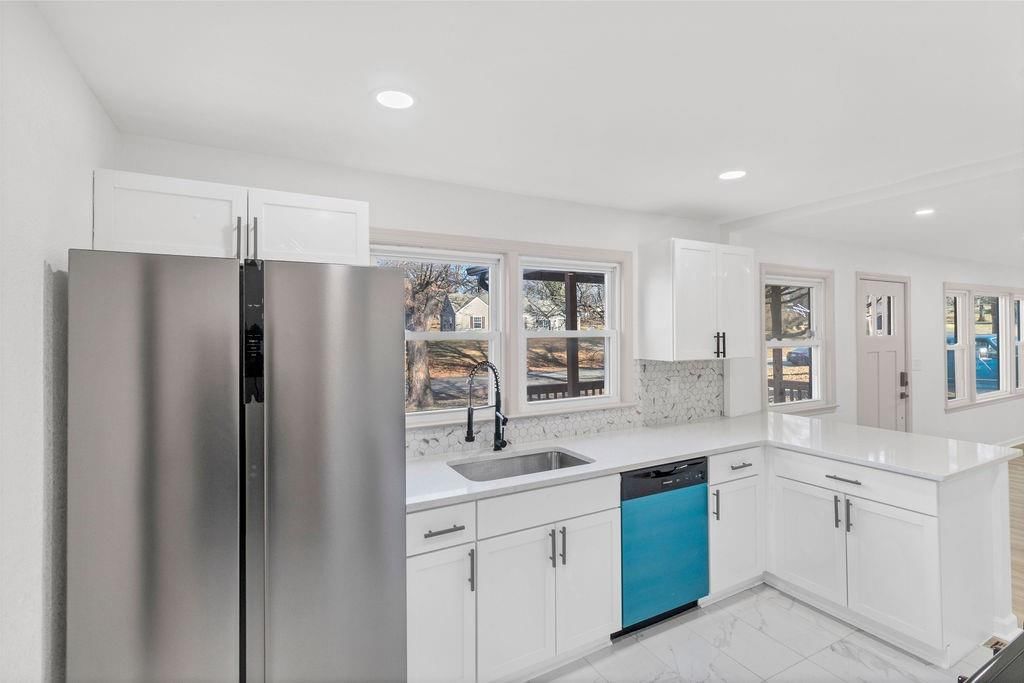 1223 W 32nd Street — photo 12