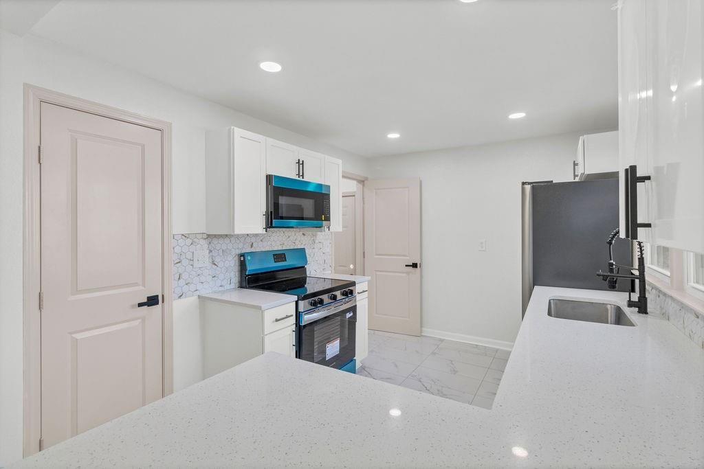 1223 W 32nd Street — photo 13