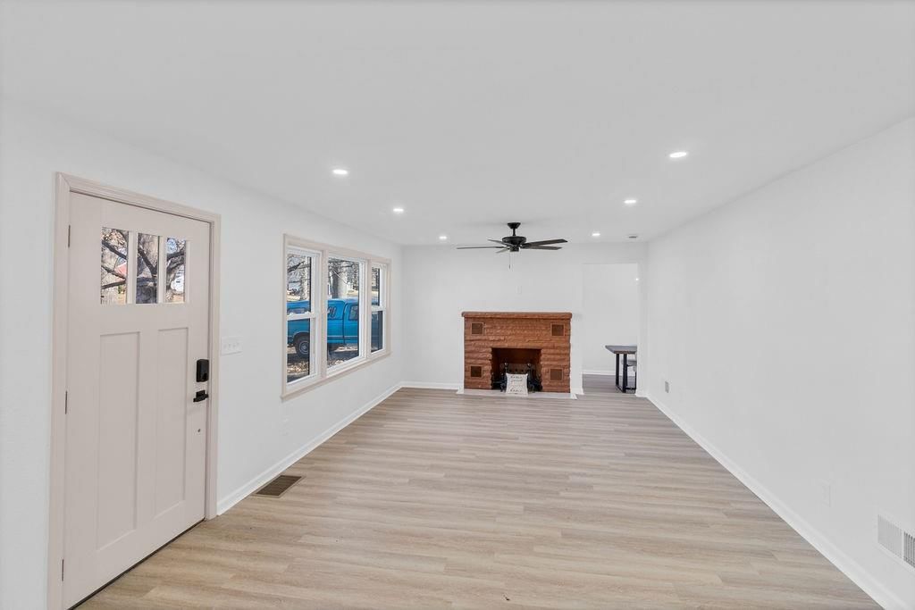 1223 W 32nd Street — photo 18